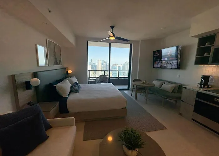 4010 Charming Studio High Floor With City Views
