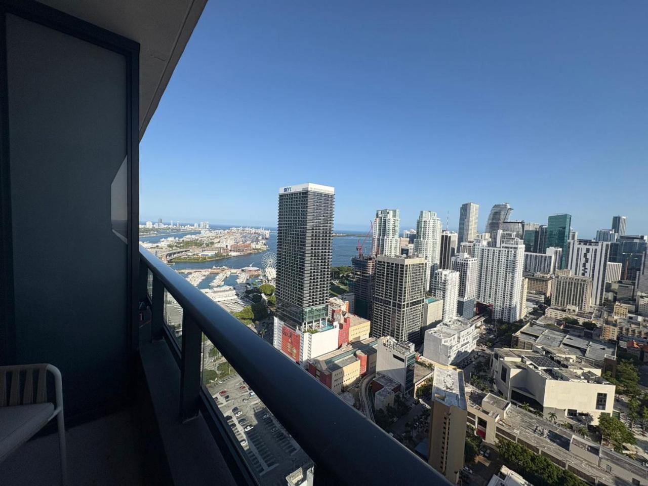 4010 Charming High Floor With Views * Miami