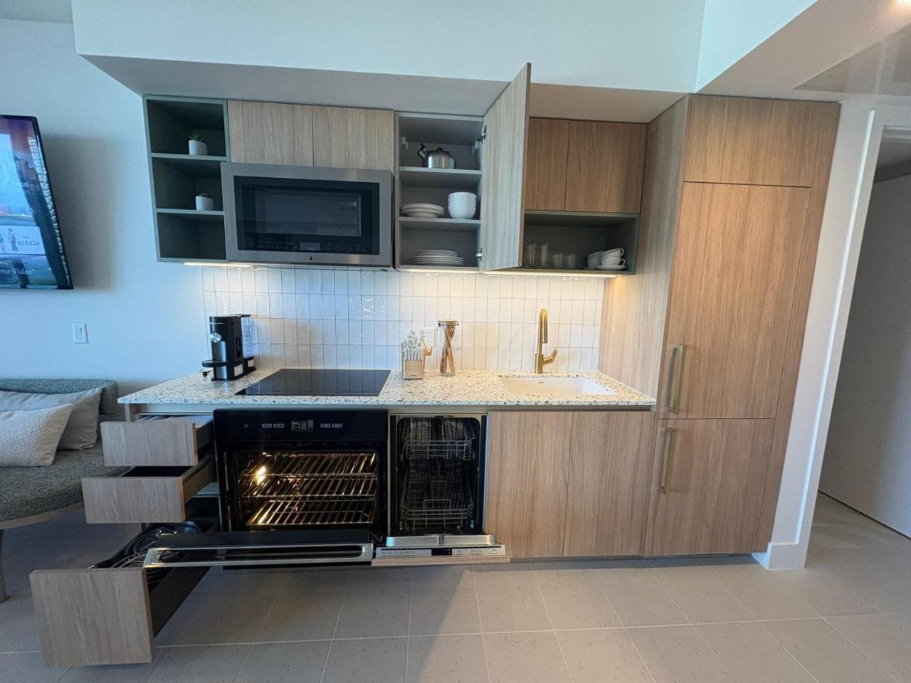 4010 Charming High Floor With Views * Miami