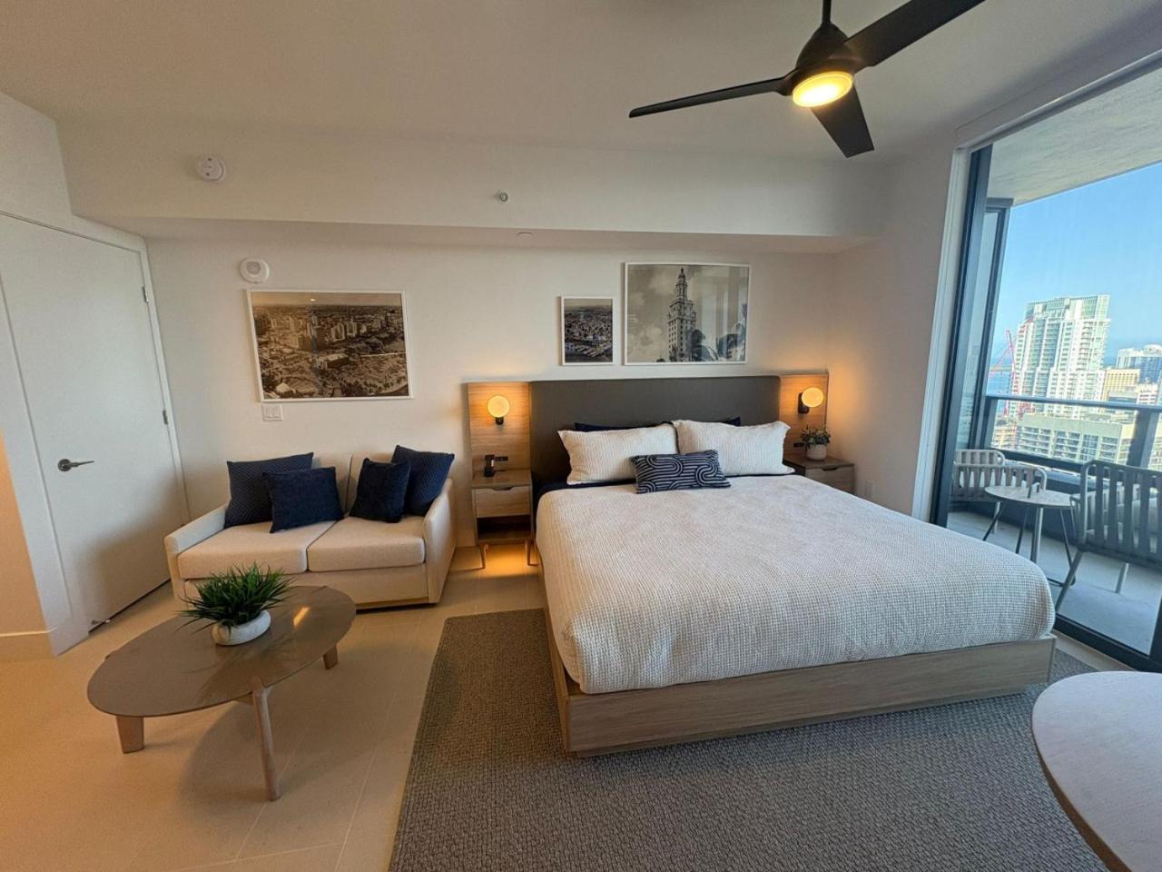 4010 Charming High Floor With Views Ferienhaus *